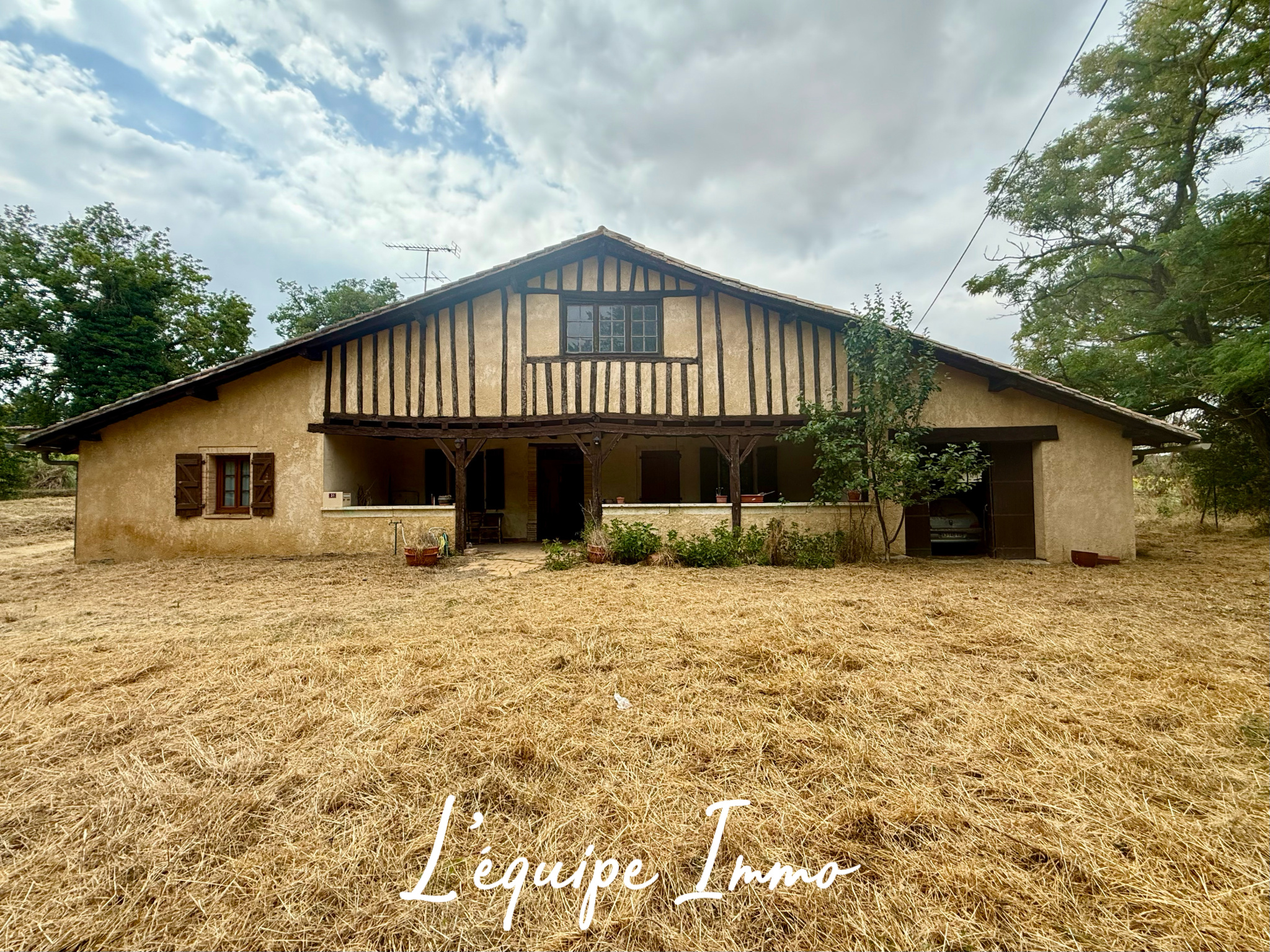 MAISON ANCIENNE 157 m2 HABITABLES AVEC TERRAIN ET DÉPENDANCE