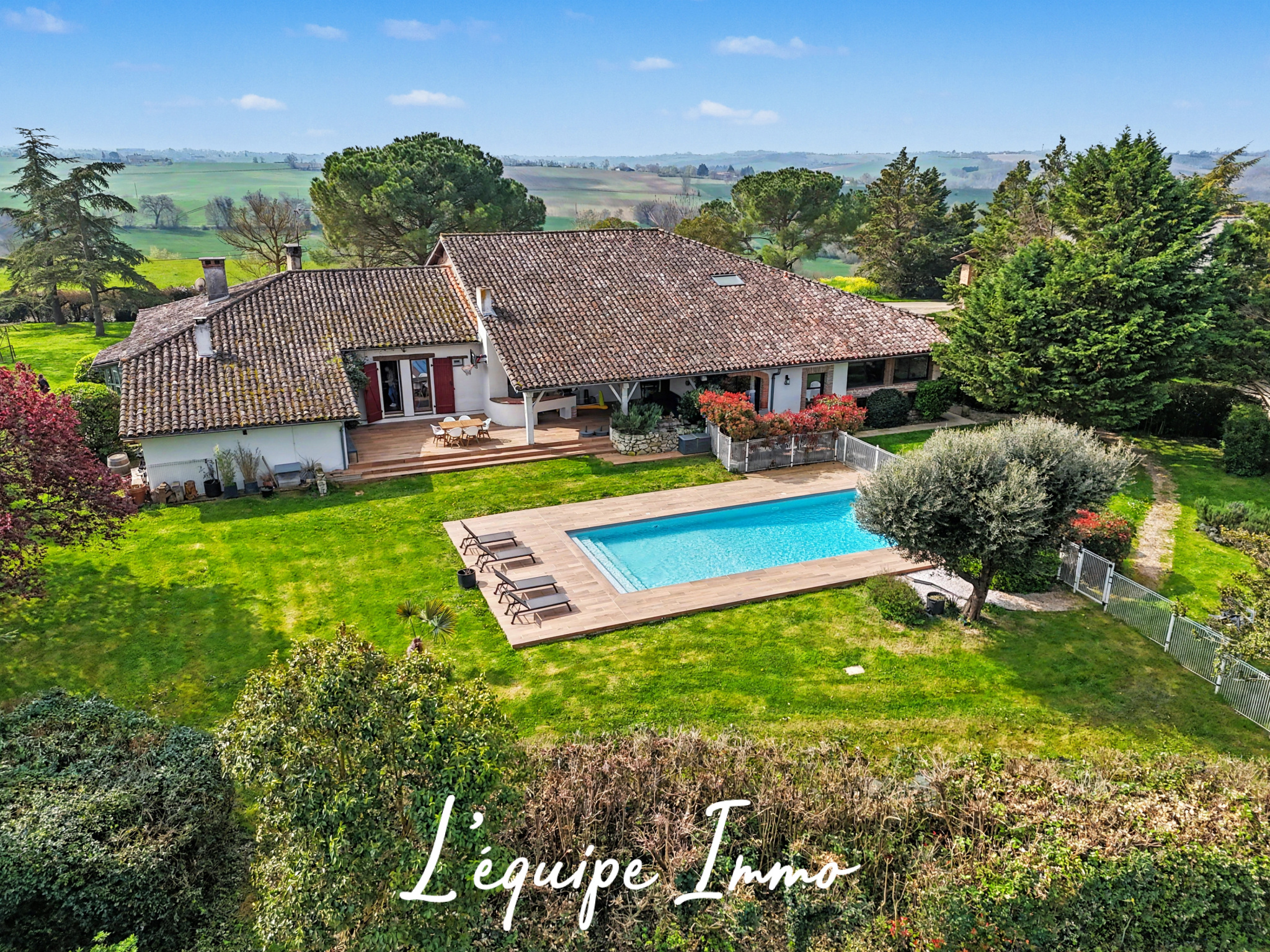 Superbe ferme gasconne rénovée 350 m2 Deux gîtes Vue d