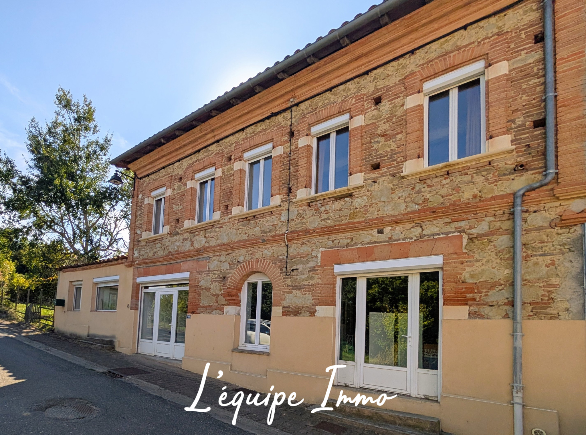 Maison de village avec jardinet et terrain constructible