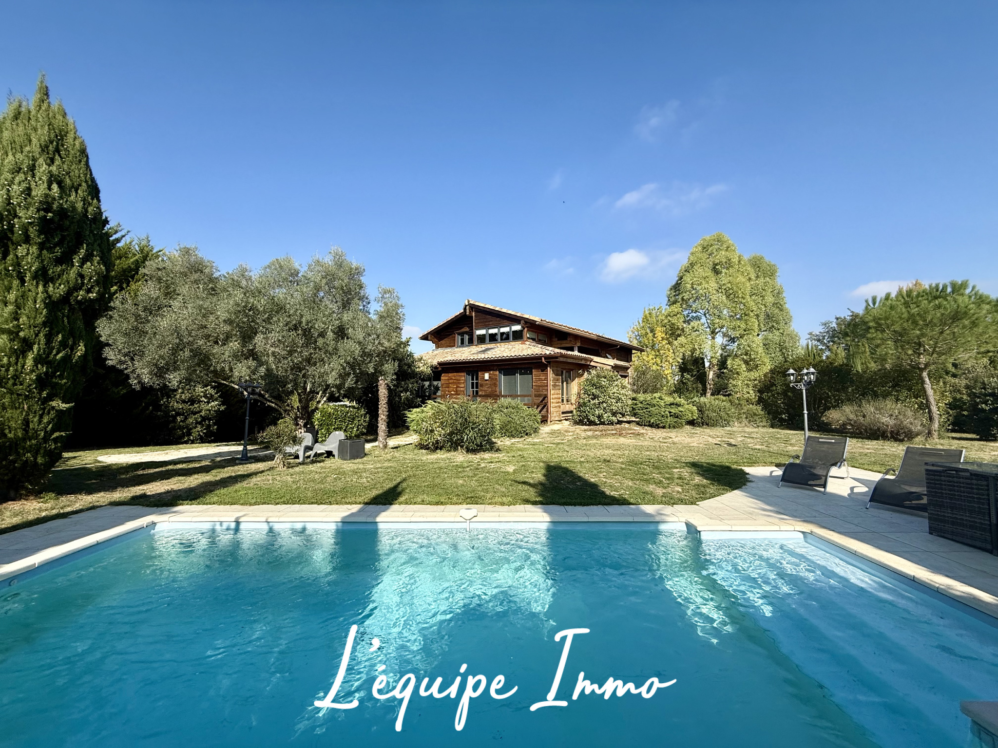 VILLA EN BOIS 180M2 AVEC GARAGE PISCINE ET TERRAIN